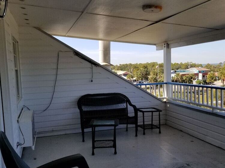 جناح, St George Inn