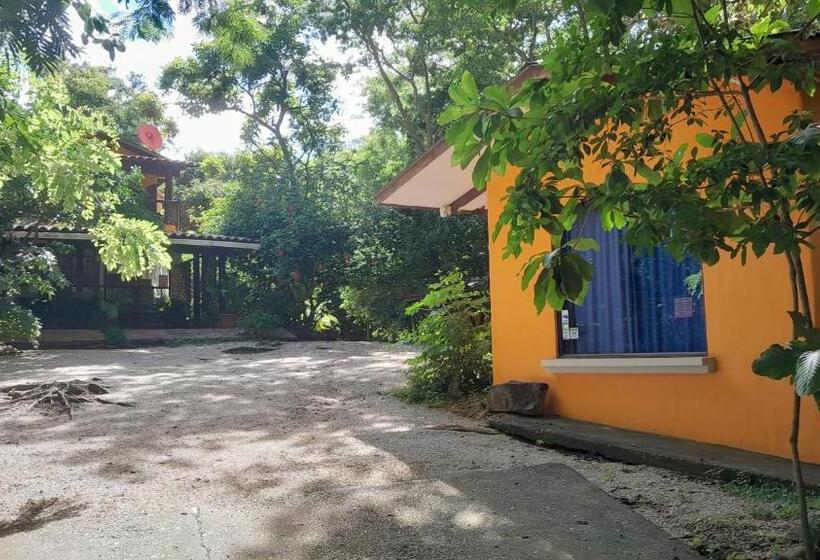 标准三人间, Cabinas La Playa