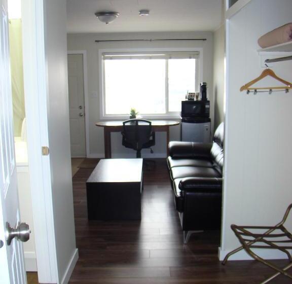 جناح, Paddock Inn