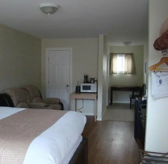 Suite, Paddock Inn