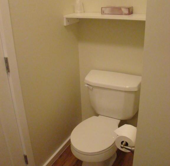 Lakosztály, Paddock Inn