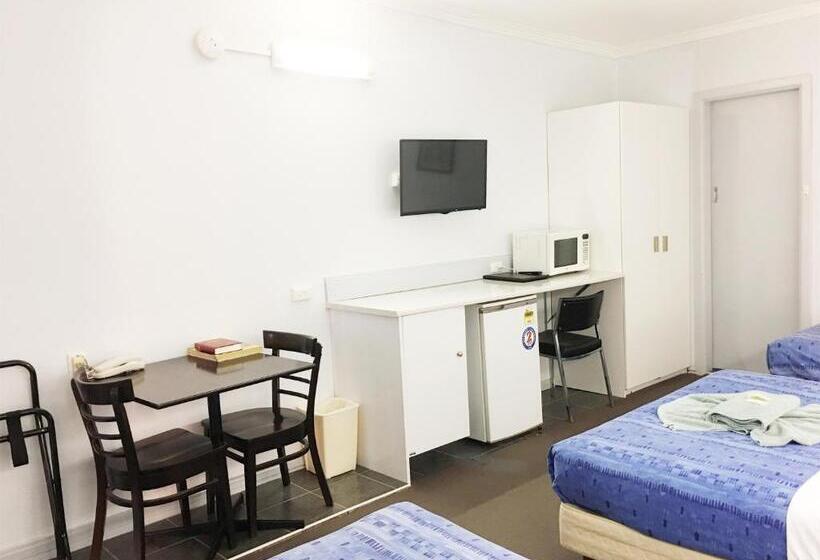 חדר משפחתי, Motel St Arnaud