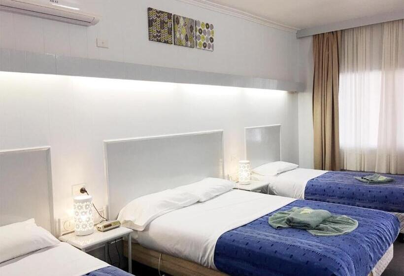 חדר משפחתי, Motel St Arnaud