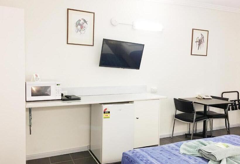 חדר משפחתי, Motel St Arnaud