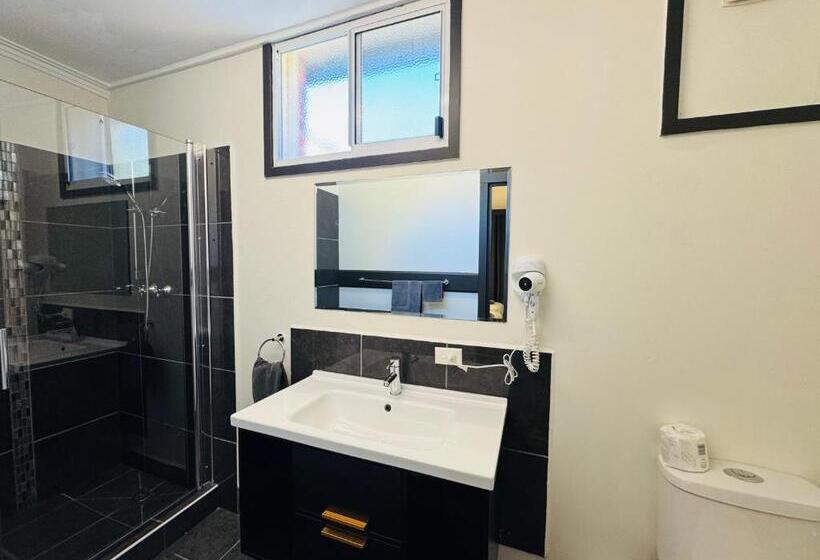 חדר משפחתי, Motel St Arnaud