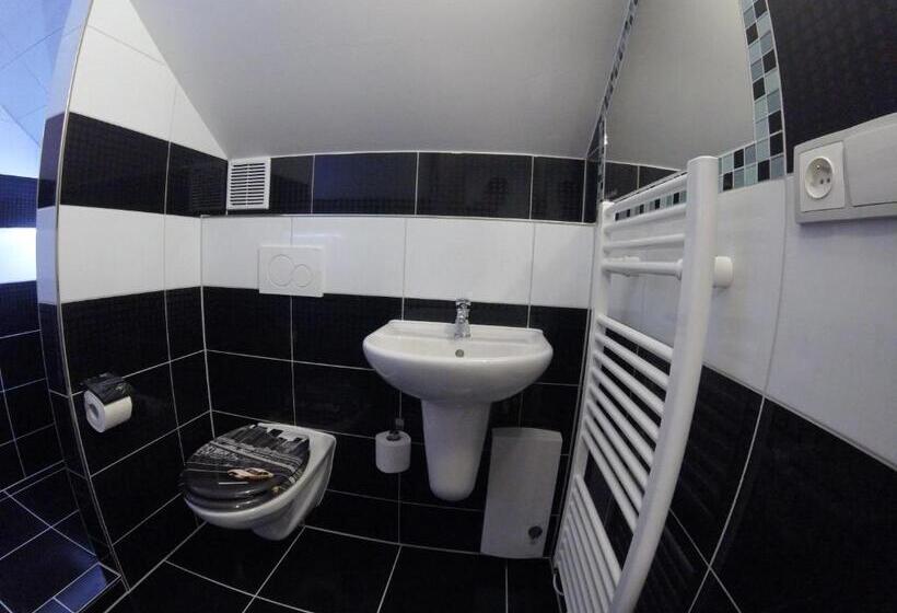 デラックススタジオ, Penzion U Hada