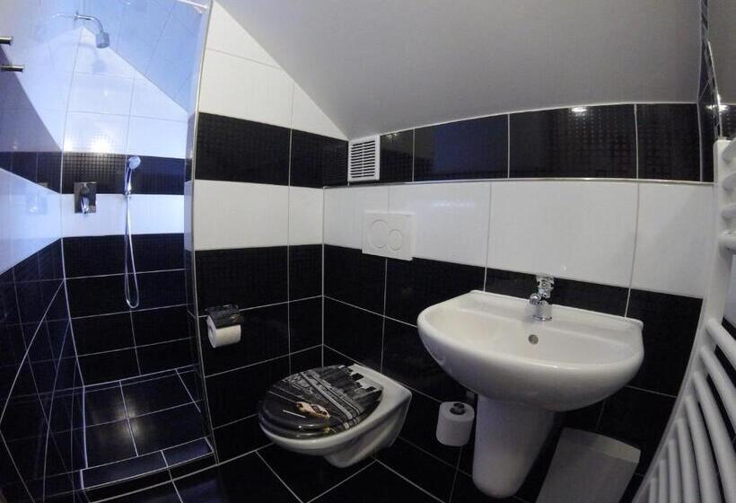 デラックススタジオ, Penzion U Hada