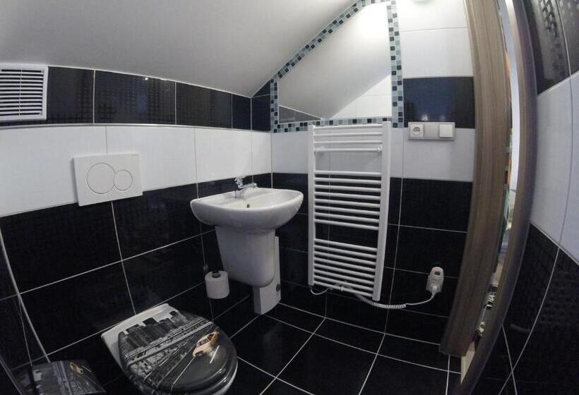 デラックススタジオ, Penzion U Hada