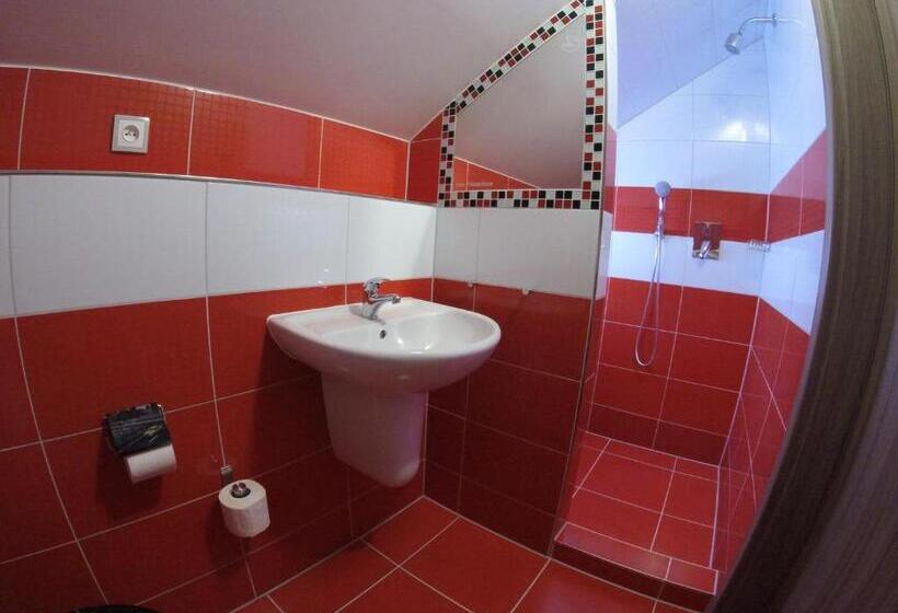 デラックススタジオ, Penzion U Hada