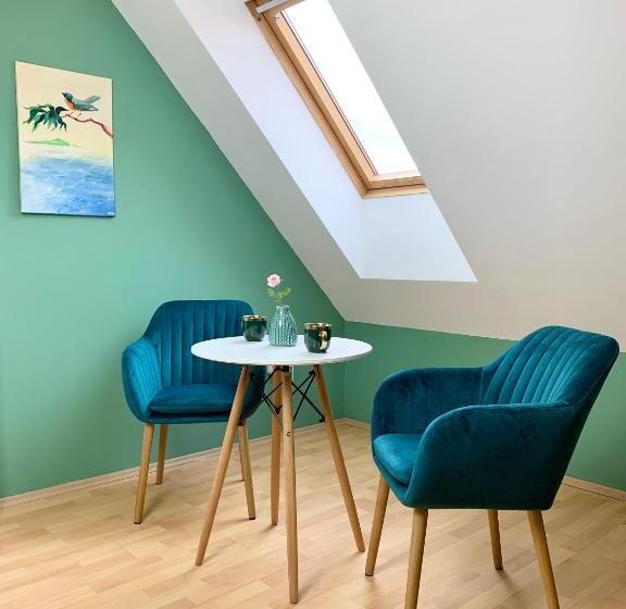 Номер Стандарт Вид на Сад, Vazul Vendégház