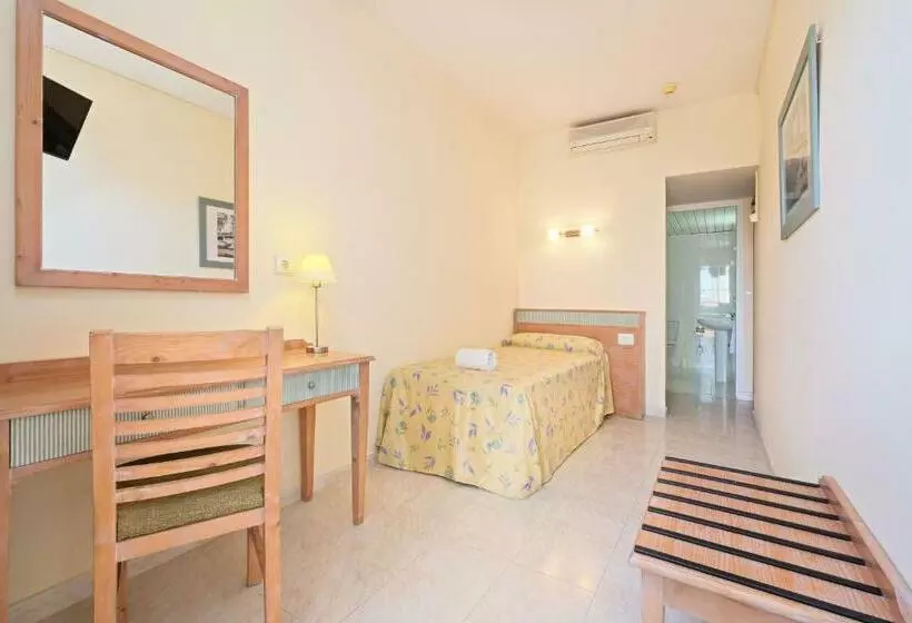اتاق استاندارد یک نفره, Azuline Hotel Pacific