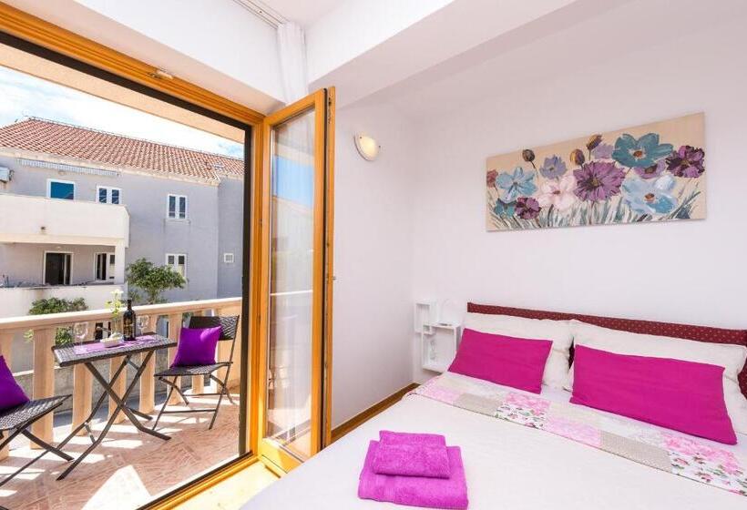 베이직 스튜디오, Cina Apartments