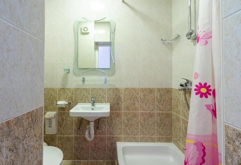 베이직 스튜디오, Cina Apartments