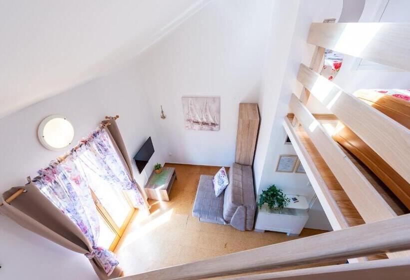 발코니가 있는 바다전망 스탠다드 스튜디오, Cina Apartments