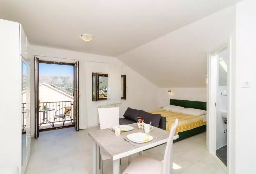 Comfort studio with sea view, Cina Apartments