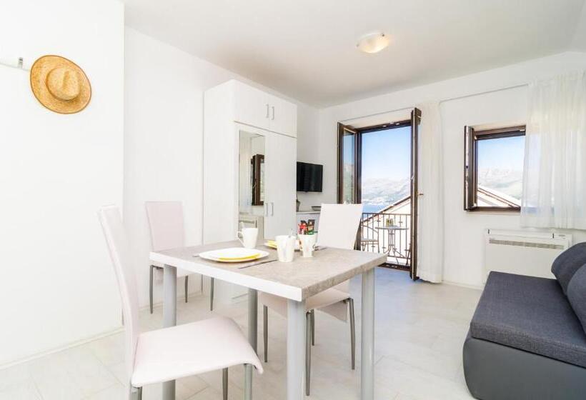 Comfort studio with sea view, Cina Apartments