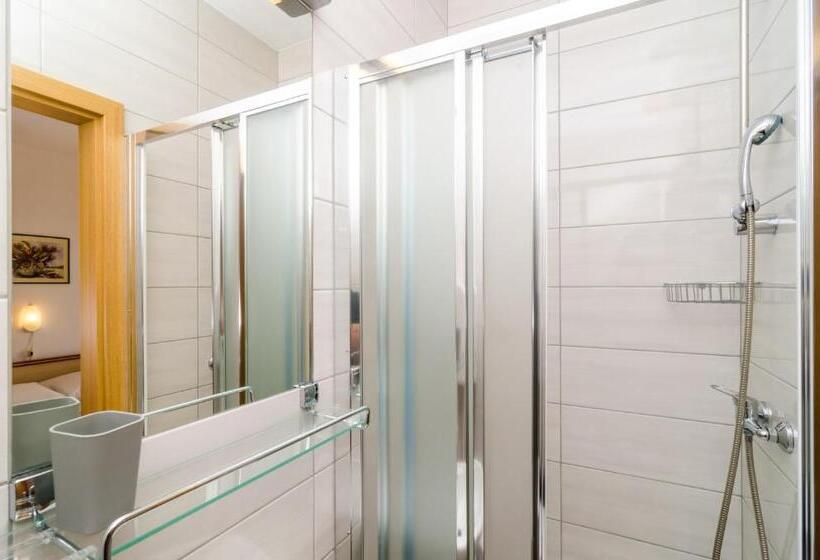 스탠다드 발코니 룸 측면 바다 전망, Cina Apartments