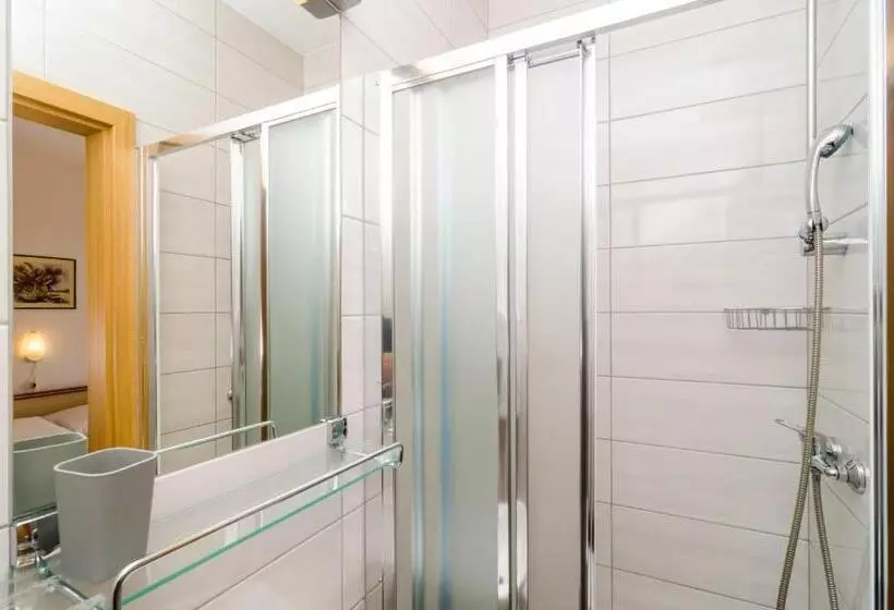 Standard Room with Balcony Side Sea View, Cina Apartments