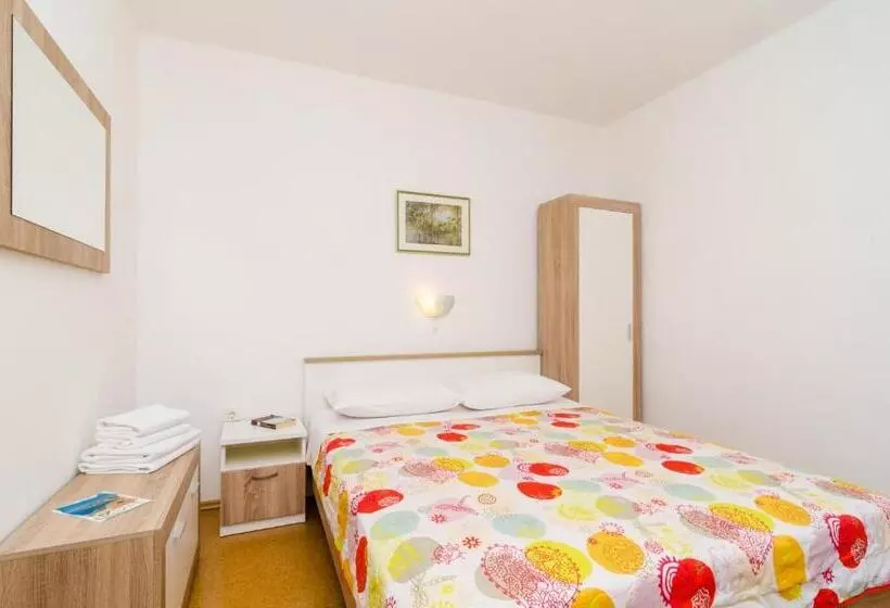 Standard-huone Puutarhanäkymä, Cina Apartments