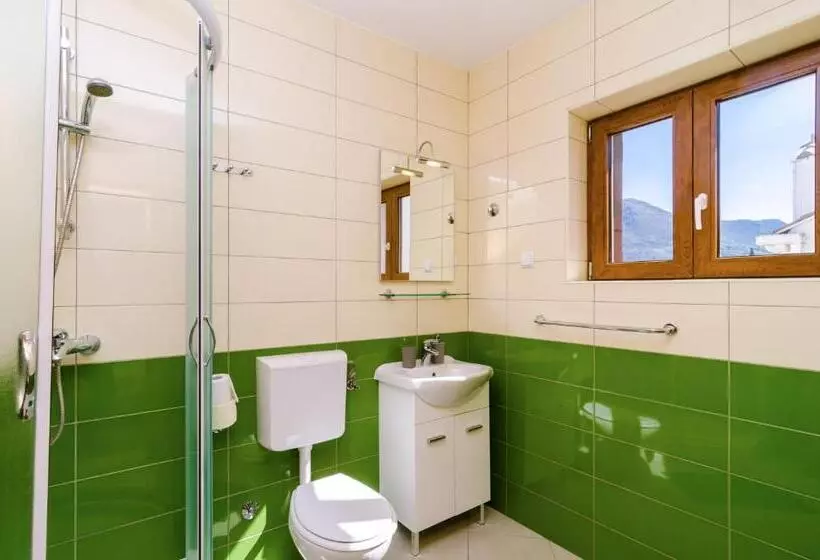 Standard-huone Puutarhanäkymä, Cina Apartments