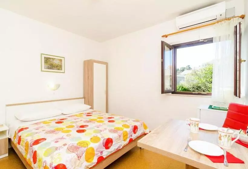Standard-huone Puutarhanäkymä, Cina Apartments