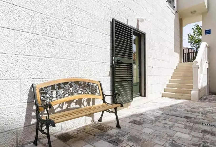 Basic-huone, Cina Apartments