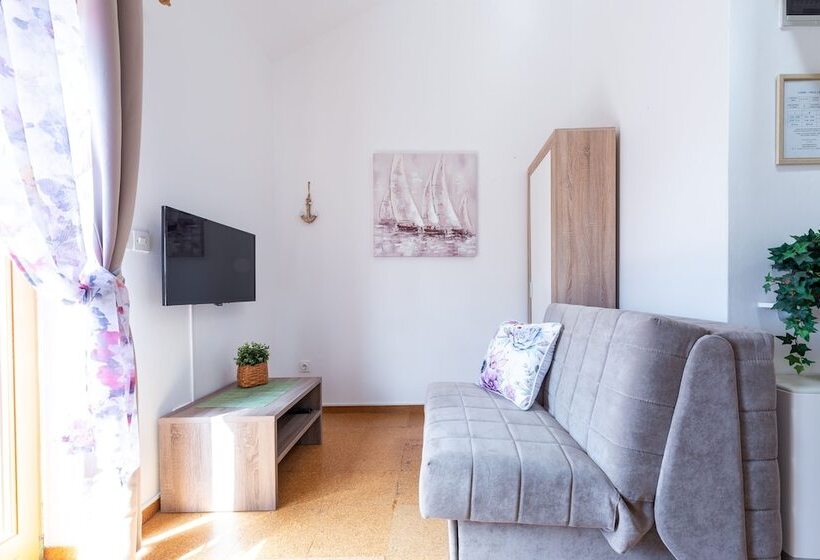 발코니가 있는 바다전망 스탠다드 스튜디오, Cina Apartments