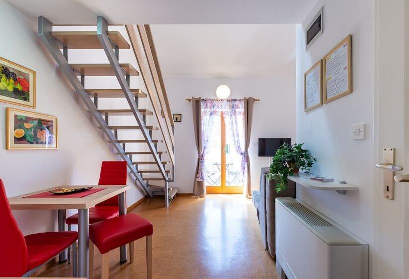 발코니가 있는 바다전망 스탠다드 스튜디오, Cina Apartments