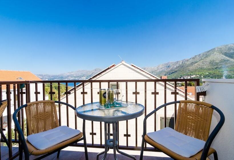 Comfort studio with sea view, Cina Apartments