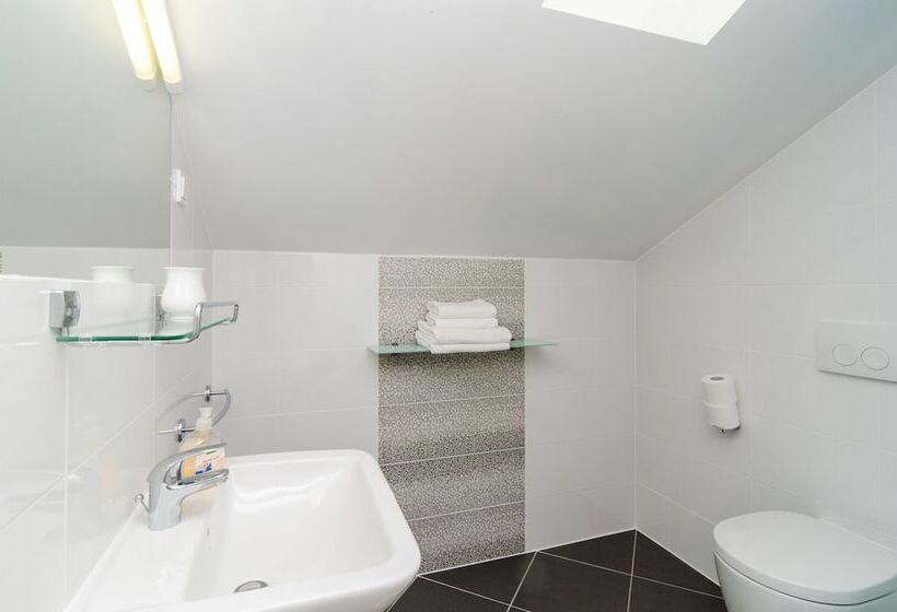 Comfort studio with sea view, Cina Apartments