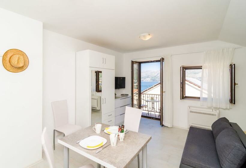 Comfort studio with sea view, Cina Apartments