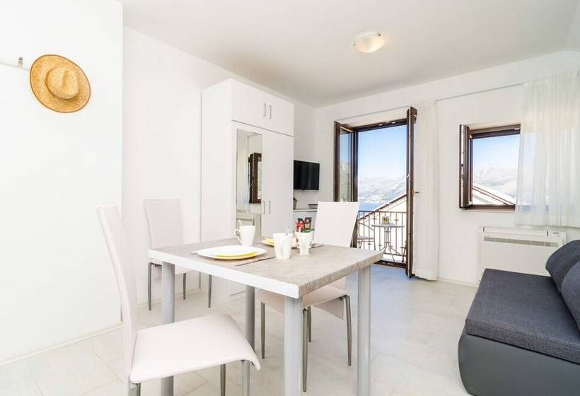 Comfort studio with sea view, Cina Apartments