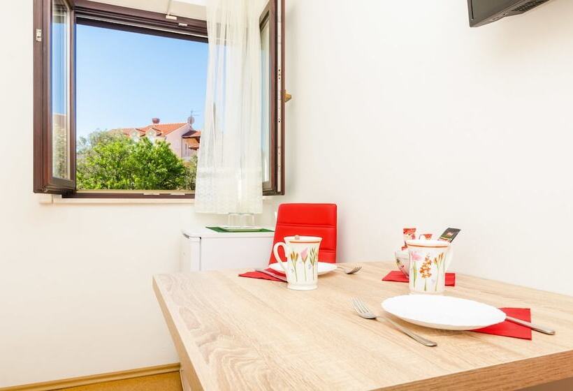 Номер Стандарт Вид на Сад, Cina Apartments