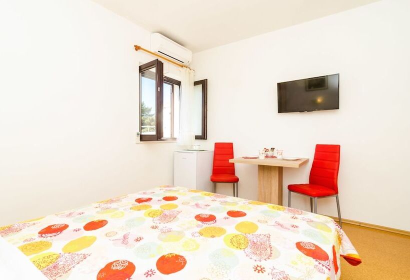 Номер Стандарт Вид на Сад, Cina Apartments