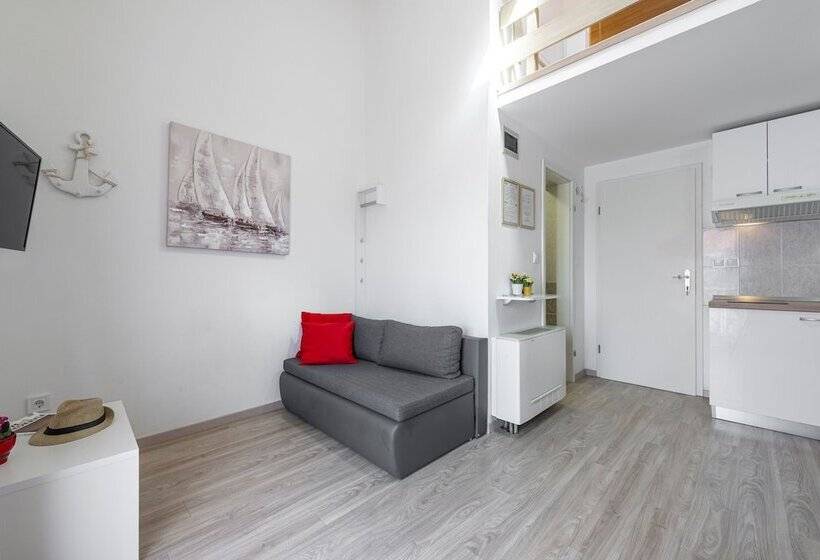 발코니가 있는 바다전망 스탠다드 스튜디오, Cina Apartments