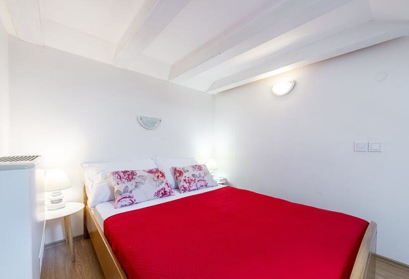 발코니가 있는 바다전망 스탠다드 스튜디오, Cina Apartments