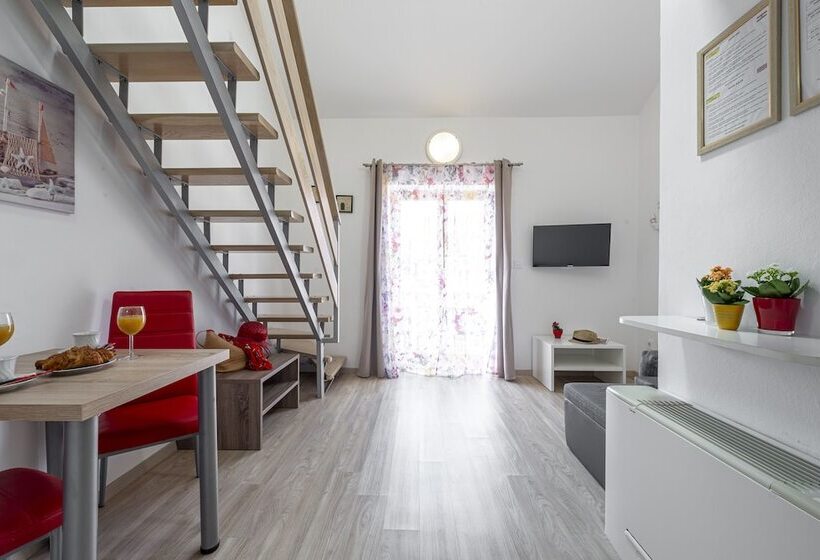 발코니가 있는 바다전망 스탠다드 스튜디오, Cina Apartments