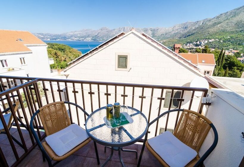 Comfort studio with sea view, Cina Apartments