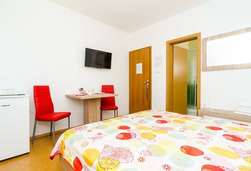 Номер Стандарт Вид на Сад, Cina Apartments
