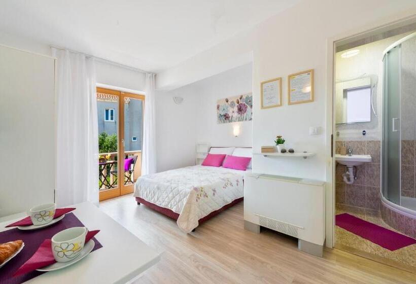 Студио Базик, Cina Apartments