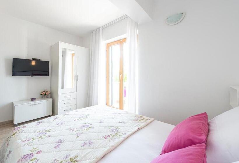 베이직 스튜디오, Cina Apartments