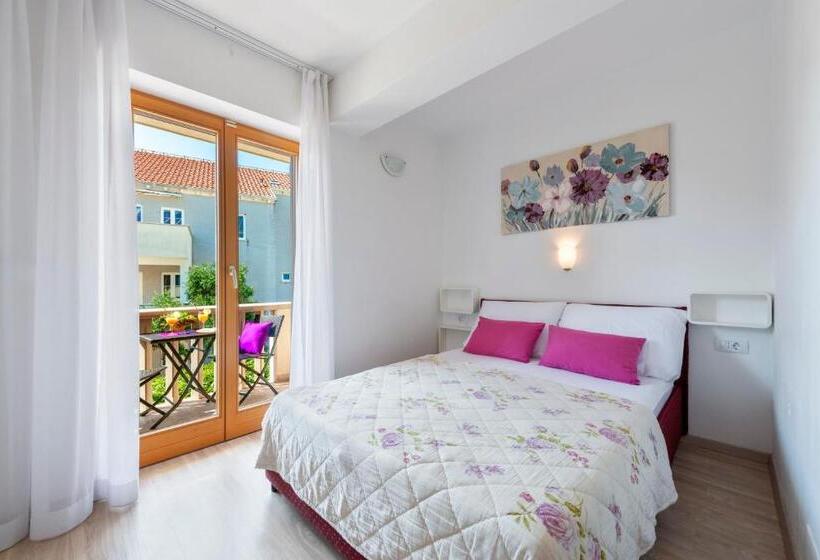 베이직 스튜디오, Cina Apartments