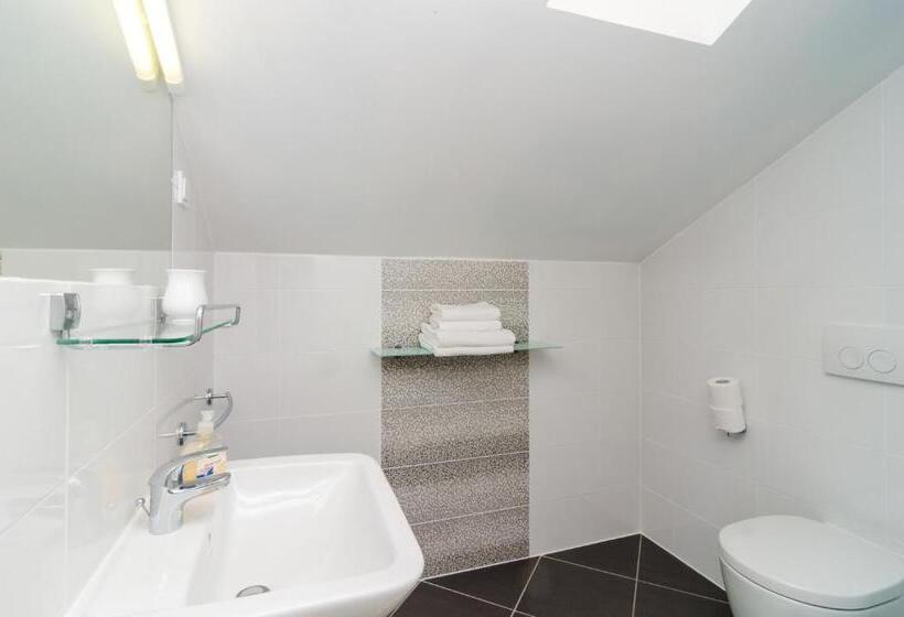 Comfort studio with sea view, Cina Apartments