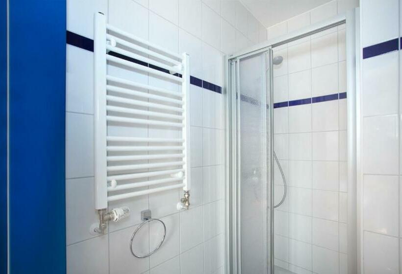 اتاق استاندارد سه نفره, a&o München Hauptbahnhof