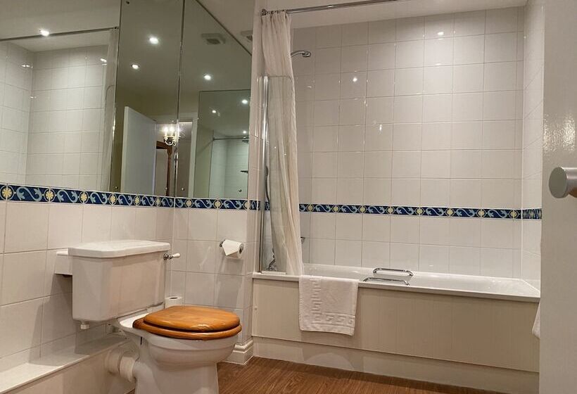 غرفة قياسية ثلاثية, Brook Mollington Banastre Hotel & Spa