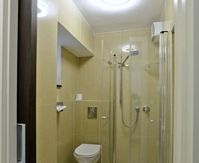 Standard Room, Grand