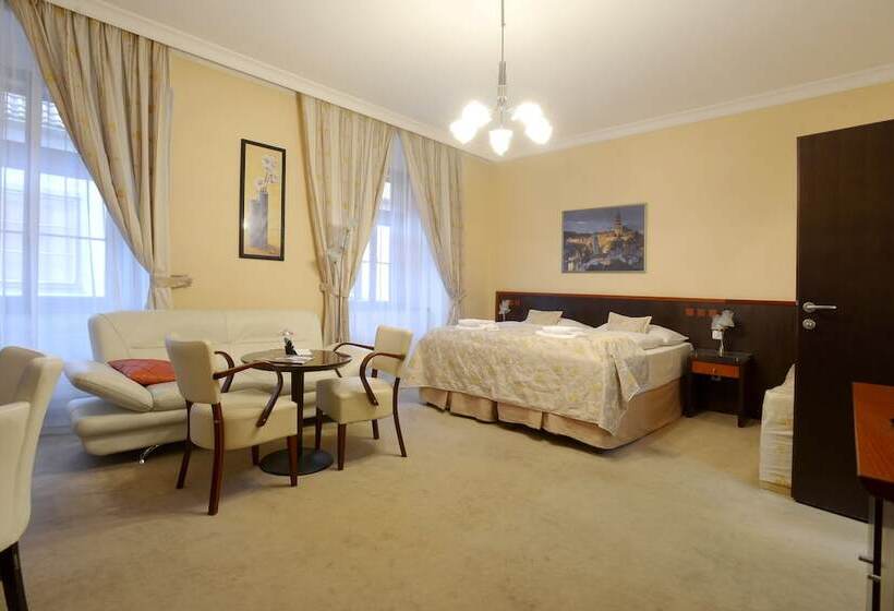 Standard Triple Room, Grand