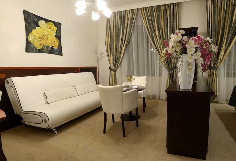 Junior Suite, Grand