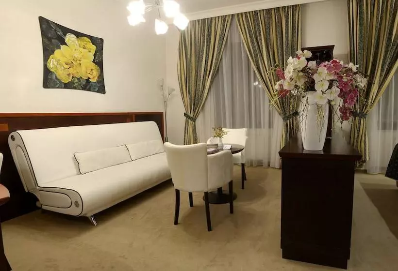 سوییت جونیور, Grand