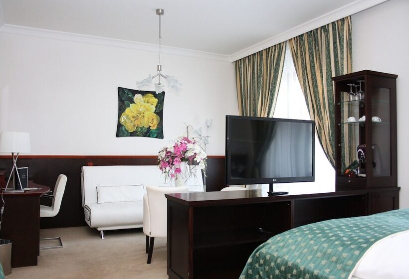 סוויטת ג'וניור, Grand